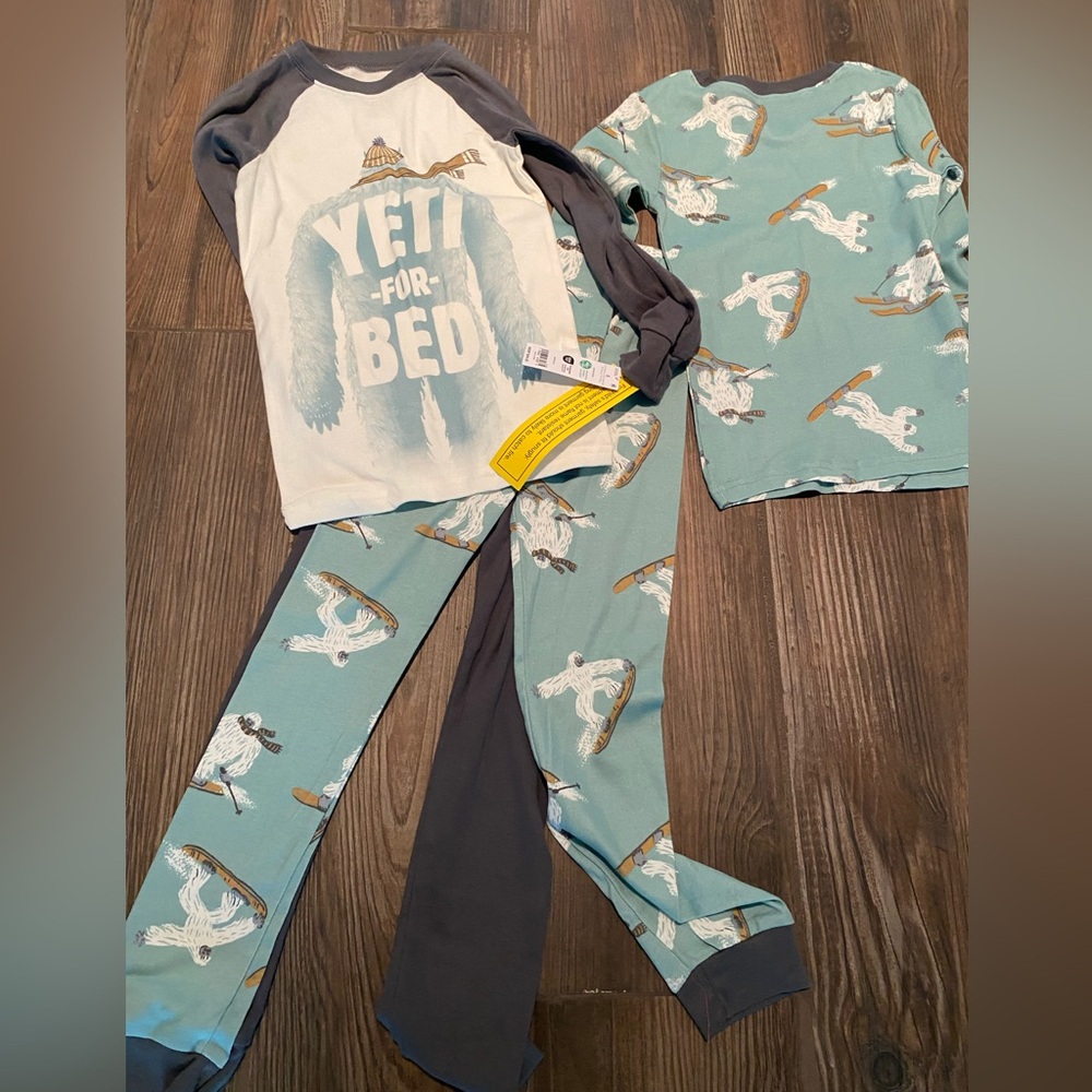 Carters Size 8 pajamas 2 pairs in set